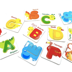 Carduri din lemn cu animale si alfabet