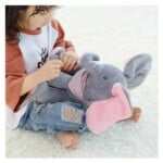 Jucarie interactiva Bebelusi - Elefantul Cucu Bau Roz, in limba romana