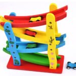 Circuit de curse cu 4 piste si 4 masinute din lemn, 3 ani