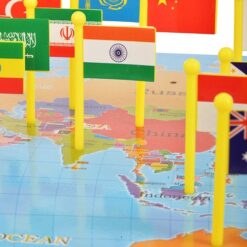 Harta Lumii din lemn cu 36 steaguri nationale