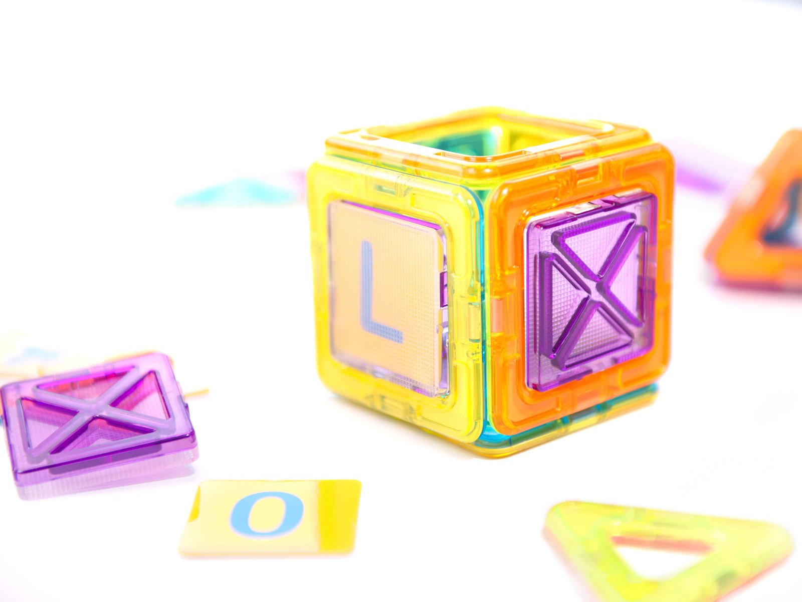 Set de constructie magnetic cu 20 de piese