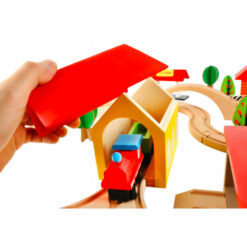 Orasel cu circuit auto, feroviar si heliport, jucarie educativa din lemn