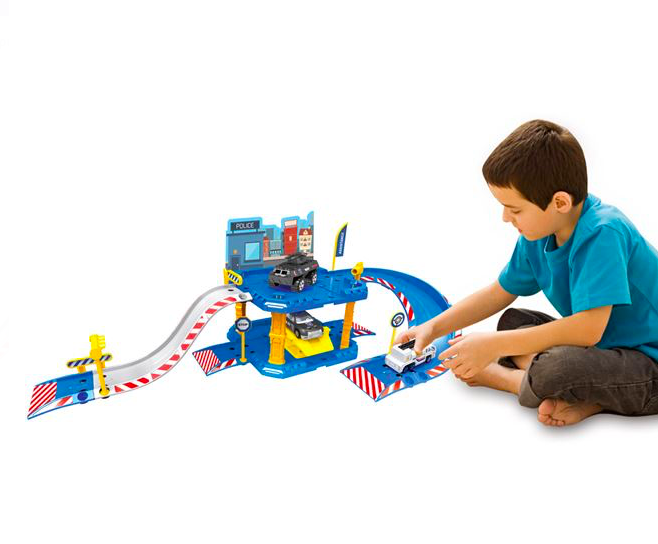 Parcare supraetajata cu echipaj de politie, 40 piese