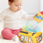 Jucarie educativa si senzoriala bebe, Cutia cu batiste, 0 luni+