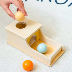 Cutia permanentei Montessori, cu bile si ciocan