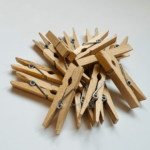 Set 15 carlige din lemn natur pentru activitati senzoriale si lucru manual