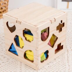 Cub Sortator de forme geometrice si ceas, din Lemn, 3 ani+