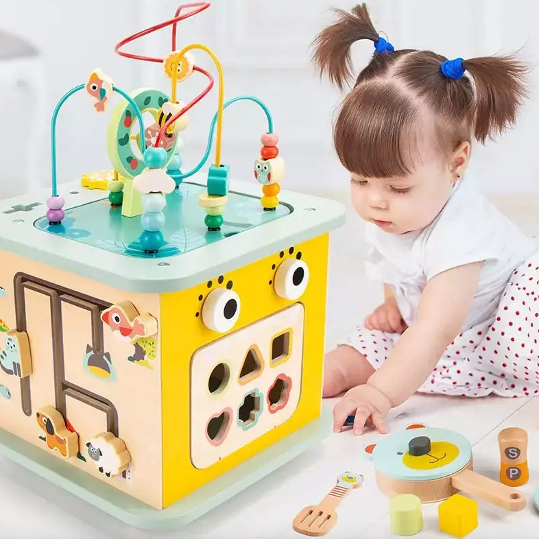 Cub Educativ bebe, din lemn cu 8 in 1 activitati, 3 ani