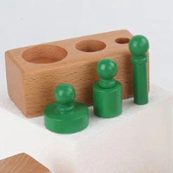 Joc din lemn de tip Montessori - Set cilindri colorati, 3 ani