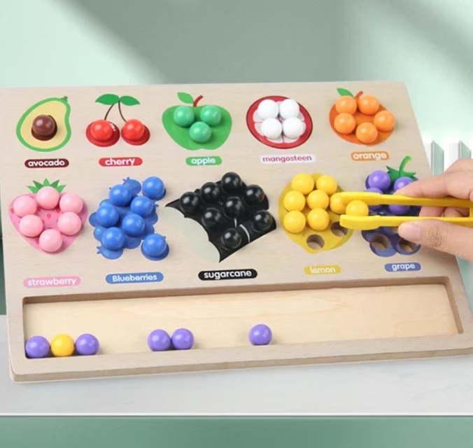 Joc de indemanare, asociere culori cu bile colorate, 3 ani