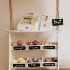 Magazin din lemn cu accesorii, 3 ani