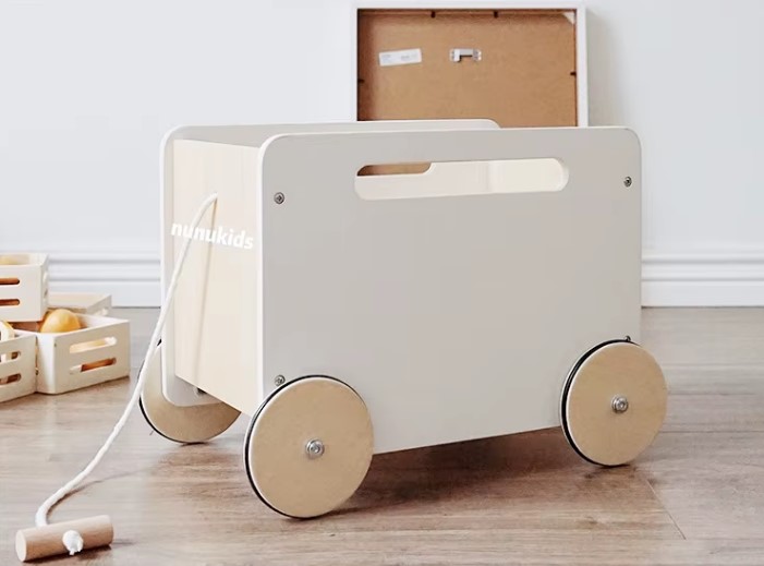 Magazin din lemn cu accesorii, 3 ani 001