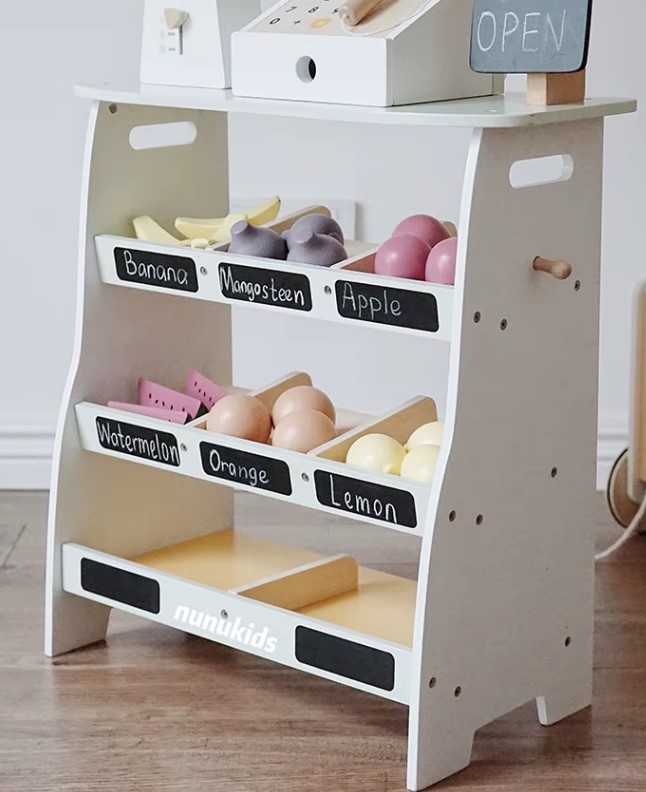 Magazin din lemn cu accesorii, 3 ani 001