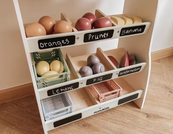 Magazin din lemn cu accesorii, 3 ani