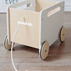 Magazin din lemn cu accesorii, 3 ani 001