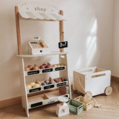 Magazin din lemn cu accesorii, 3 ani 07