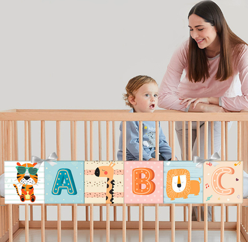 Carte senzoriala bebe si protectie de patut, Litere, 0 luni+