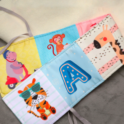 Carte senzoriala bebe si protectie de patut, Litere, 0 luni+