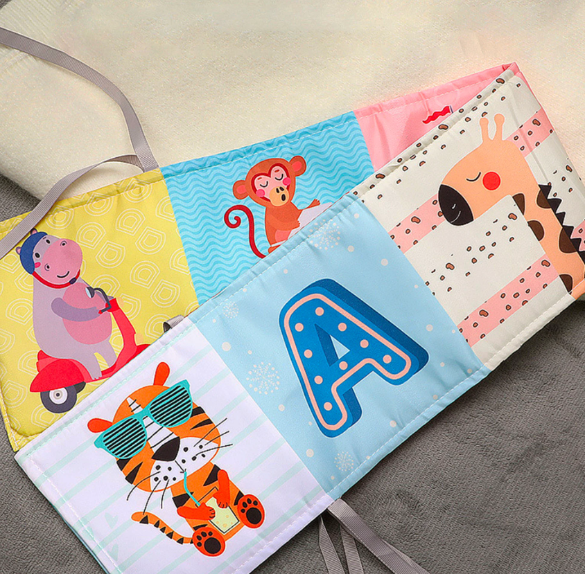 Carte senzoriala bebe si protectie de patut, Litere, 0 luni+