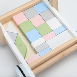 Carucior din lemn cu 20 cuburi de constructie, 3 ani