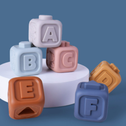 Set cuburi moi pentru bebelusi si turn de sortare, 6 luni+