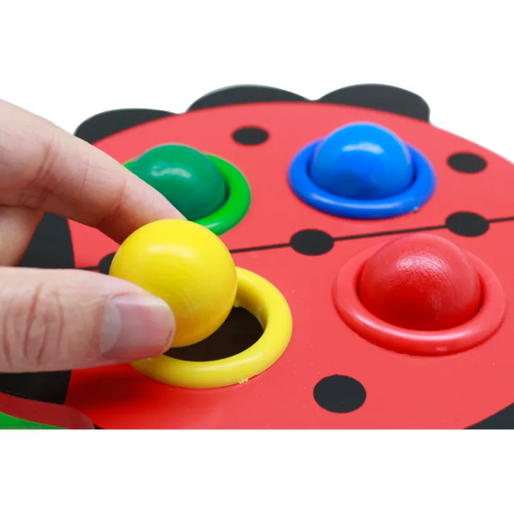 Cutia permanentei Montessori, cu bile si ciocanel