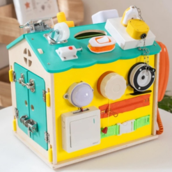 Casuta senzoriala cu 22 activitati Montessori, Busy Board, 3 ani 01