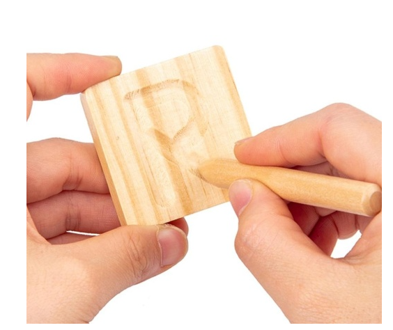 Joc de tip Montessori, Alfabet, Scriere si recunoastere litere