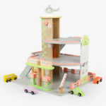 Parcare supraetajata cu 4 masinute si elicopter, din lemn, 3 ani