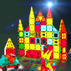 Stimuleaza creativitatea si indemanarea cu acest joc magnetic! Placute colorate, din plastic de inalta calitate cu transparenta ce aminteste de vitralii, setul Magnetic Tiles marca Onshine va fascina orice copil. Ajuta la diferite abilitati de motricitate, dar si vedere in spatiu, gandire logica, calcule matematice. Jocul incurajeaza invatarea vizuala prin utilizarea culorilor, a formelor 3D, a formelor geometrice, a designului arhitectural, a polaritatilor magnetice si a ingineriei structurale. Diverse variante cu mai multe sau mai putine piese; Culori placute, nuante vibrante; Foarte usor de conectat datorita marginilor cu magnet; Rotunjite, astfel ca sunt sigure pentru copii; Un cadou superb pentru copii cu varsta intre 3 – 8 ani; Include diferite forme, culori, marime ale formelor; Geometrie, cromatica, motricitate, joc magnetic si senzorial – toate intr-un set la un pret extrem de avantajos in comparatie cu produse similare. Calitate excelenta a pieselor, a designului, ambalaj. Include 108 piese