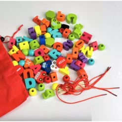 Joc de tip Montessori, set 81 margele de siretuit, 3 ani 01