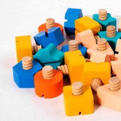 joc educativ de înșurubare și asociere a formelor geometrice 01