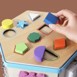 Centru educativ cu 14 activitati montessori, hexagonal, tip Busy Board, 3 ani 03