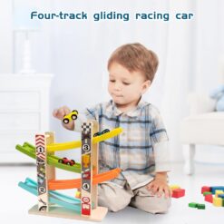 Circuit din lemn cu 4 piste si 6 masinute, 3 ani, 27 CM