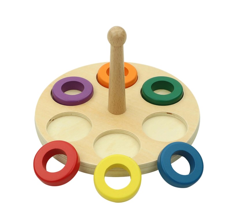 Joc Montessori din lemn, Inele pe tija 01