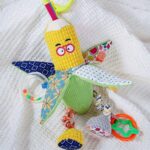 Jucarie bebe, pentru pat si carut, 0 luni+, Porumb