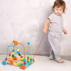 Jucarie de tras din lemn si circuit margele 01