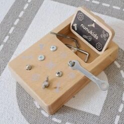 Mini Busy Board cu activitati insurubeaza si desurubeaza, NUNUKIDS, 3 ani + 001