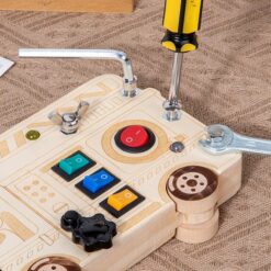 Mini Busy Board cu activitati insurubeaza si desurubeaza si Electricitatea, 3 ani + 01