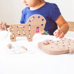 Set de 3 jucării educative din lemn pentru șnuruit, 3 ani