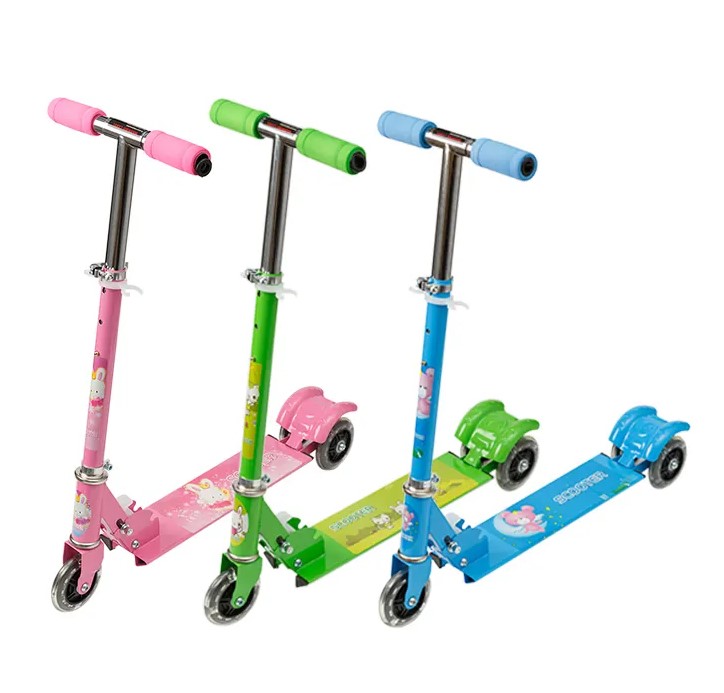 Trotineta, pliabila si reglabila cu 3 roti cu lumini, 3 ani+, VERDE