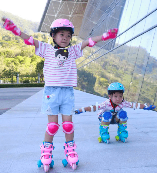 Role reglabile cu lumini si roti ajutatoare, 25-28 cm, Albastru 001