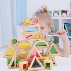 Cuburi senzoriale montessori din lemn - Kaleidoscope, 40 piese, 2 ANI 05 Un set fascinant de construcție și explorare vizuală, perfect pentru copiii cu vârsta de peste 2 ani. Cuburile senzoriale Montessori din lemn „Kaleidoscope” sunt proiectate pentru a stimula imaginația, simțul vizual și motricitatea fină, combinând geometria cu transparența și culoarea într-un mod atractiv și educativ. Caracteristici tehnice: Setul conține: 40 de piese în forme geometrice variate – triunghiuri, cercuri, pătrate, semicercuri și dreptunghiuri Material: lemn natural finisat + inserții acrilice colorate translucide Culori: roșu, galben, albastru, verde, roz – creează efecte de lumină spectaculoase Vârsta recomandată: 2 ani+ Beneficii educative: Stimulare senzorială: ferestrele colorate oferă o experiență vizuală tip kaleidoscop, ideală pentru explorare senzorială Dezvoltare motrică și cognitivă: copiii pot construi, sorta, suprapune și aranja piesele în moduri variate, exersând dexteritatea și creativitatea Înțelegerea formelor și culorilor: fiecare piesă este o oportunitate de a învăța noțiuni de geometrie, proporție și spectru cromatic Activitate Montessori: joc liber, auto-dirijat, fără instrucțiuni impuse – copilul creează, experimentează și descoperă singur Mod de utilizare: Ideal pentru jocuri de construcție, sortare după formă sau culoare, jocuri cu lumină naturală sau panouri luminoase Poate fi folosit în activități individuale sau de grup Creează reflexii spectaculoase dacă este expus la lumină, oferind o experiență multisenzorială Perfect pentru: Acasă, în grădinițe, centre educaționale sau săli Montessori Jocuri STEM timpurii și activități creative Recomandare: Cuburi senzoriale montessori din lemn - Kaleidoscope, 40 piese, 2 ANI 05