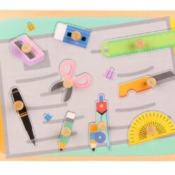 Puzzle incastru din lemn cu butoni si imagine de asociere –Obiecte scolare 01