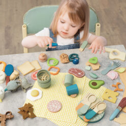 Set de accesorii bucatarie, ustensile si alimente din lemn, 3 ani+