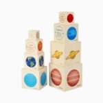 Turn de stivuire din lemn cu 8 cuburi, Planete, 3 ani+