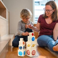 Turn de stivuire din lemn cu 8 cuburi, Planete, 3 ani+